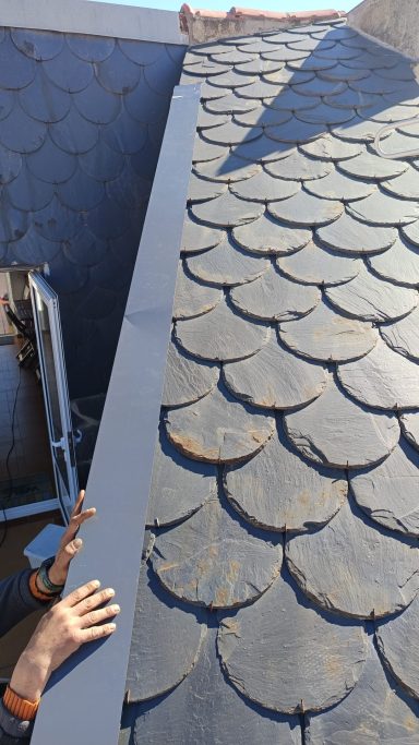 sellado de pizarra. remate lateral metalico a medida