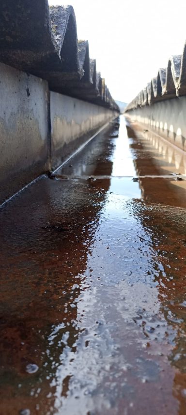 limpieza de canal en nave industrial