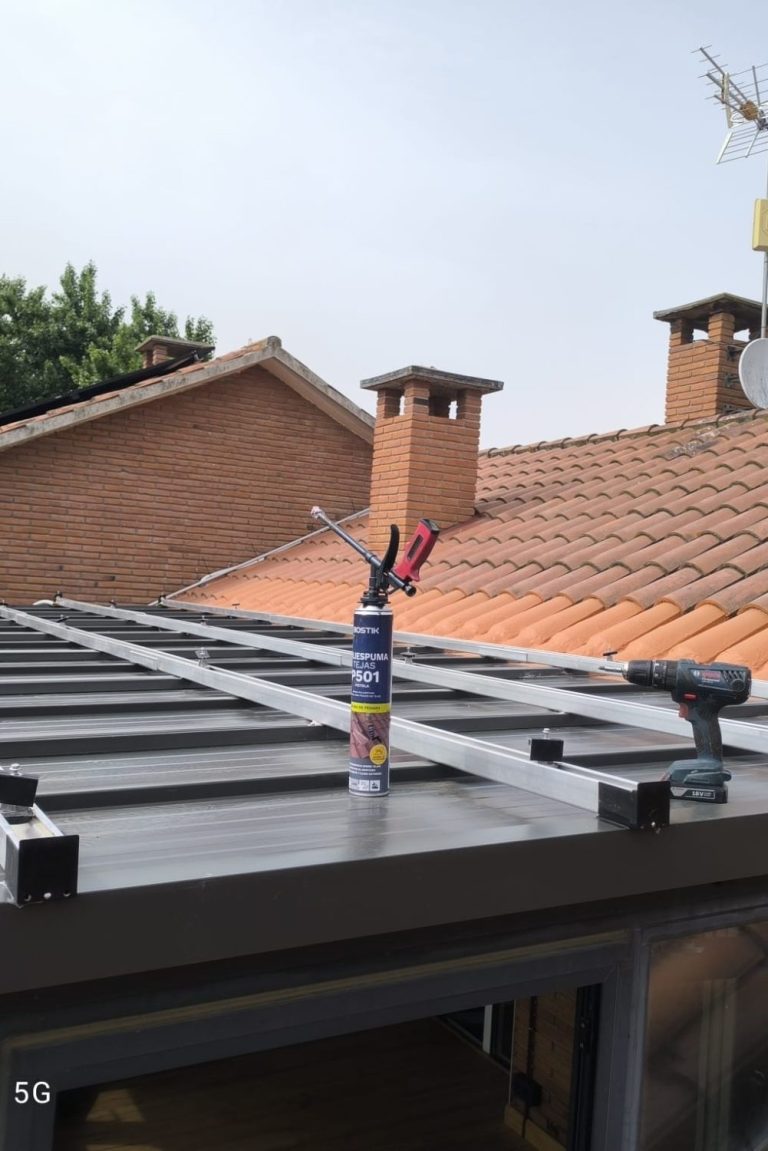 panel 3 grecas tornillería escondida color gris pizarra